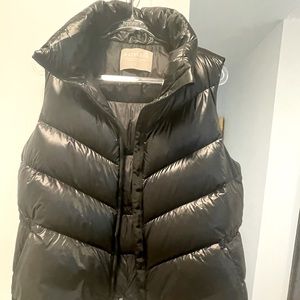 ATHLETA PUFFER VEST